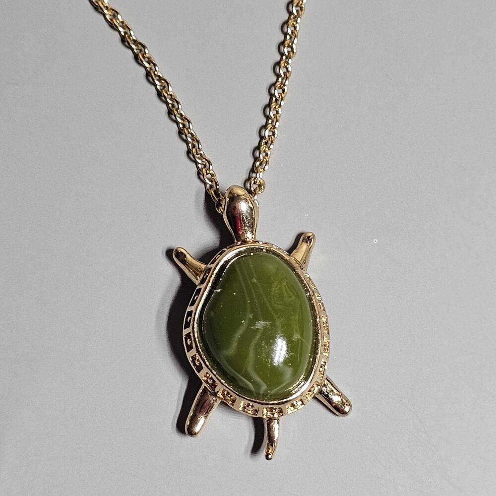 AVON Turtle Faux Jade Green Brooch Pin Pendant Necklace Goldtone 28" Vintage